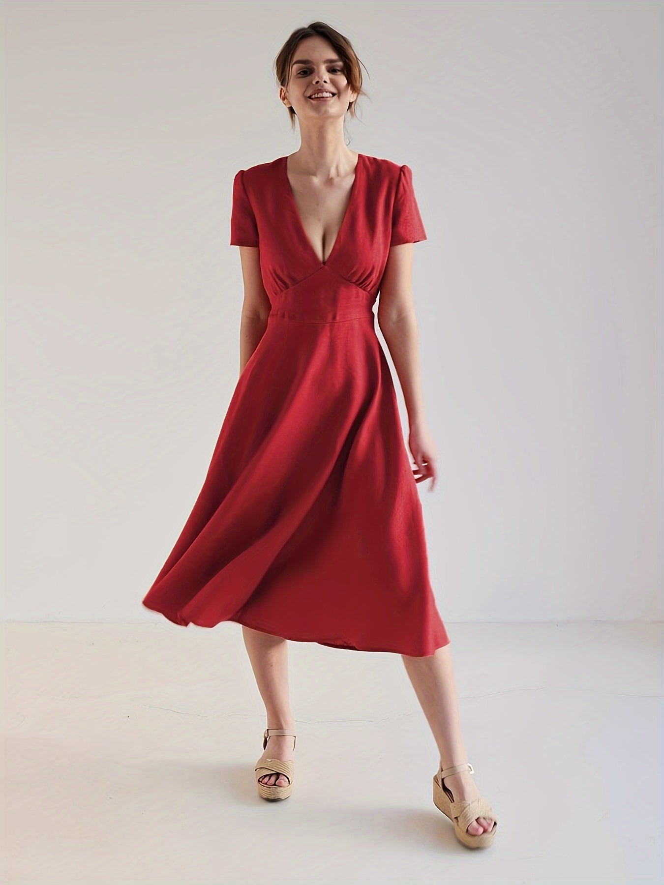 Rotes Midikleid mit V-Ausschnitt - Clara