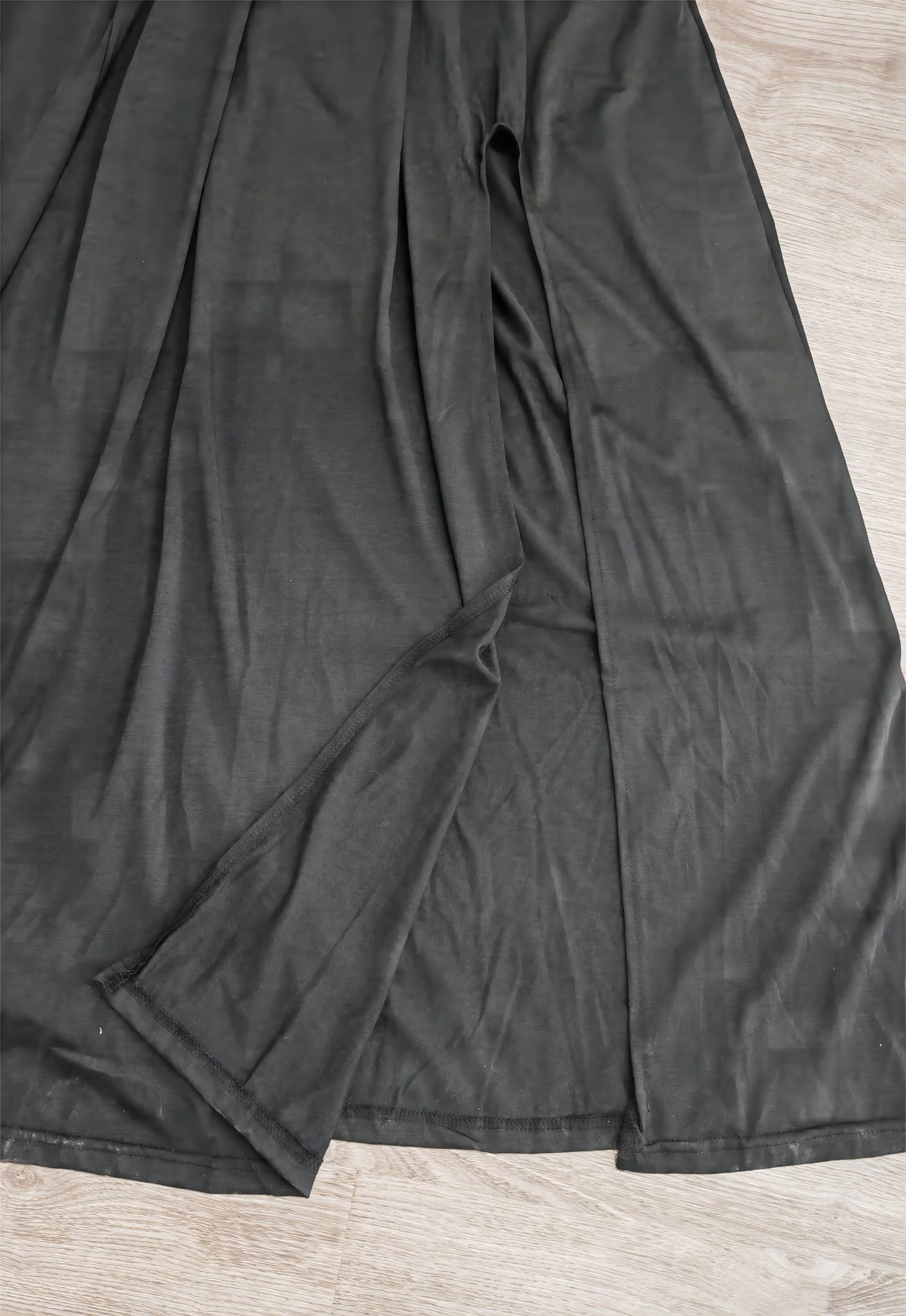 SpringStil® - Schwarzes ärmelloses Maxikleid mit Illusionsfalten