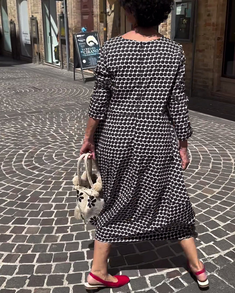 Lässiges kleid mit rundhalsausschnitt und dreiviertelärmeln und polka dot-print