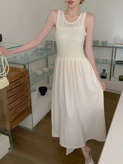 Irma - Weites, weißes Faltenkleid