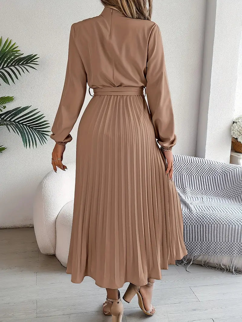 Layla – einfarbiges kleid mit stehkragen und faltengürtel