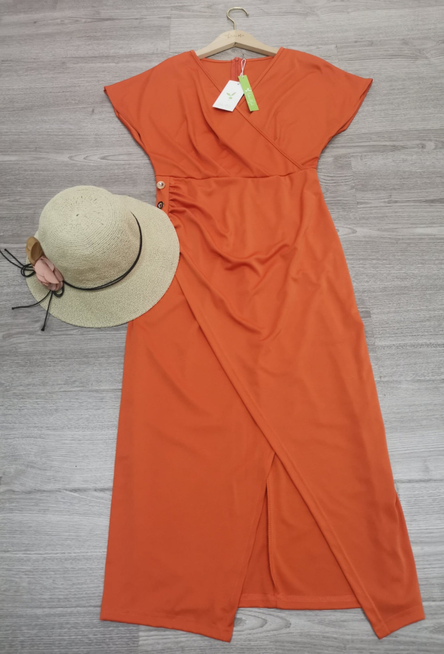 FallStil® - Orangefarbenes einfarbiges Midikleid mit V-Ausschnitt