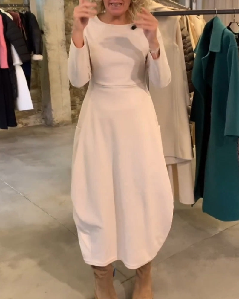 Kleid mit vielseitigem Charakter und Rundhalsausschnitt