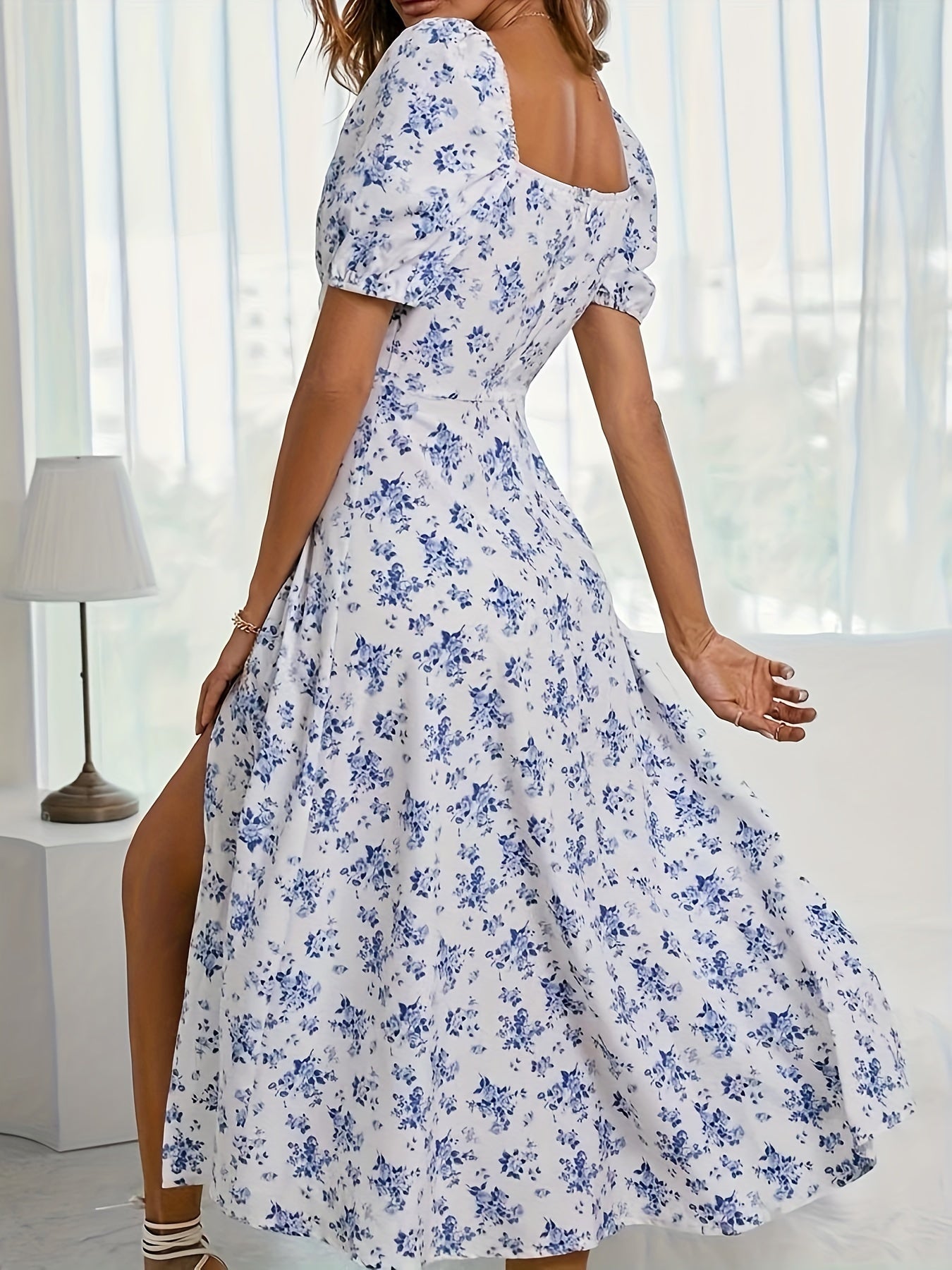 Weißes Kleid mit blauen Blumen - Amelie