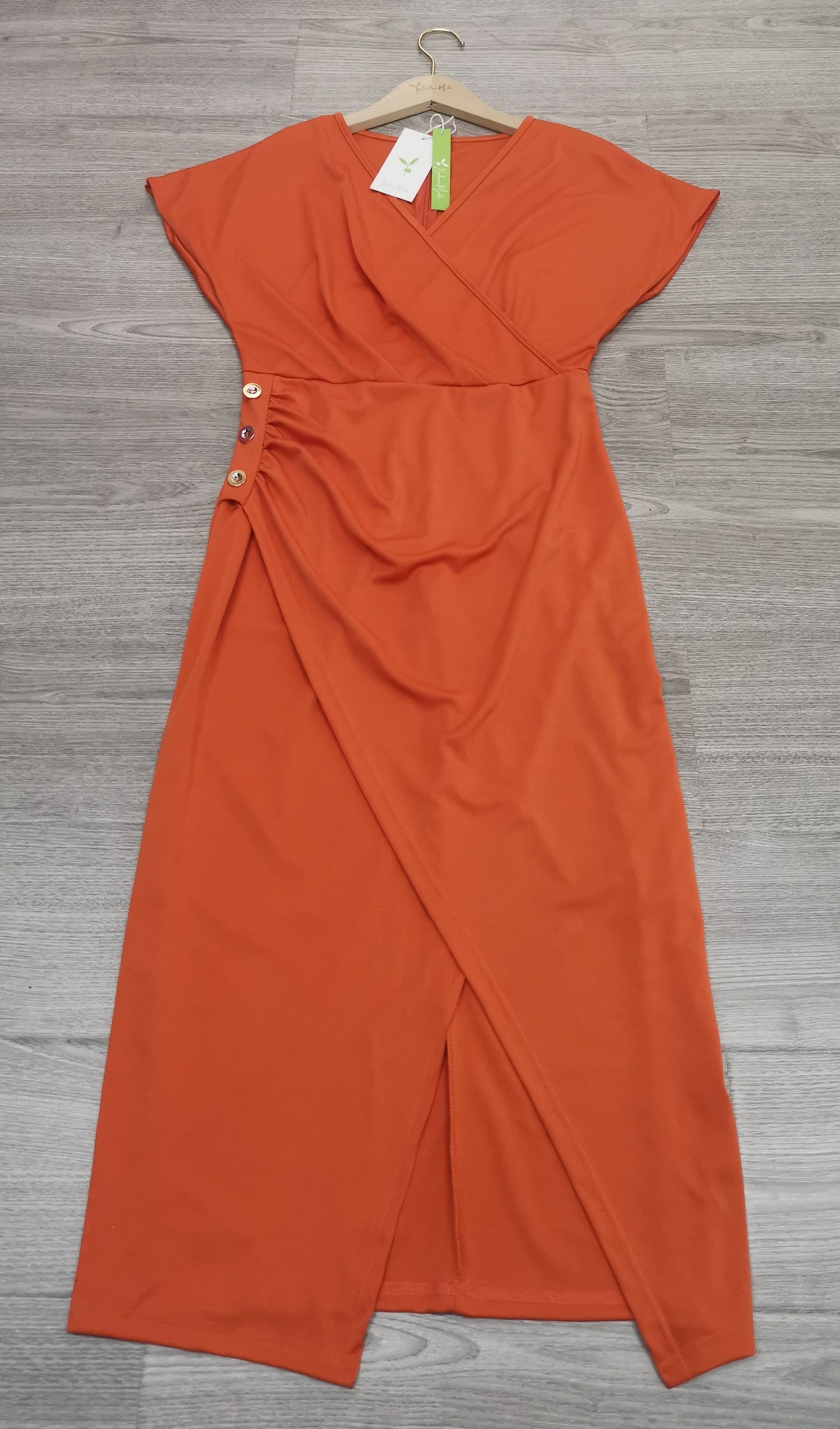 FallStil® - Orangefarbenes einfarbiges Midikleid mit V-Ausschnitt