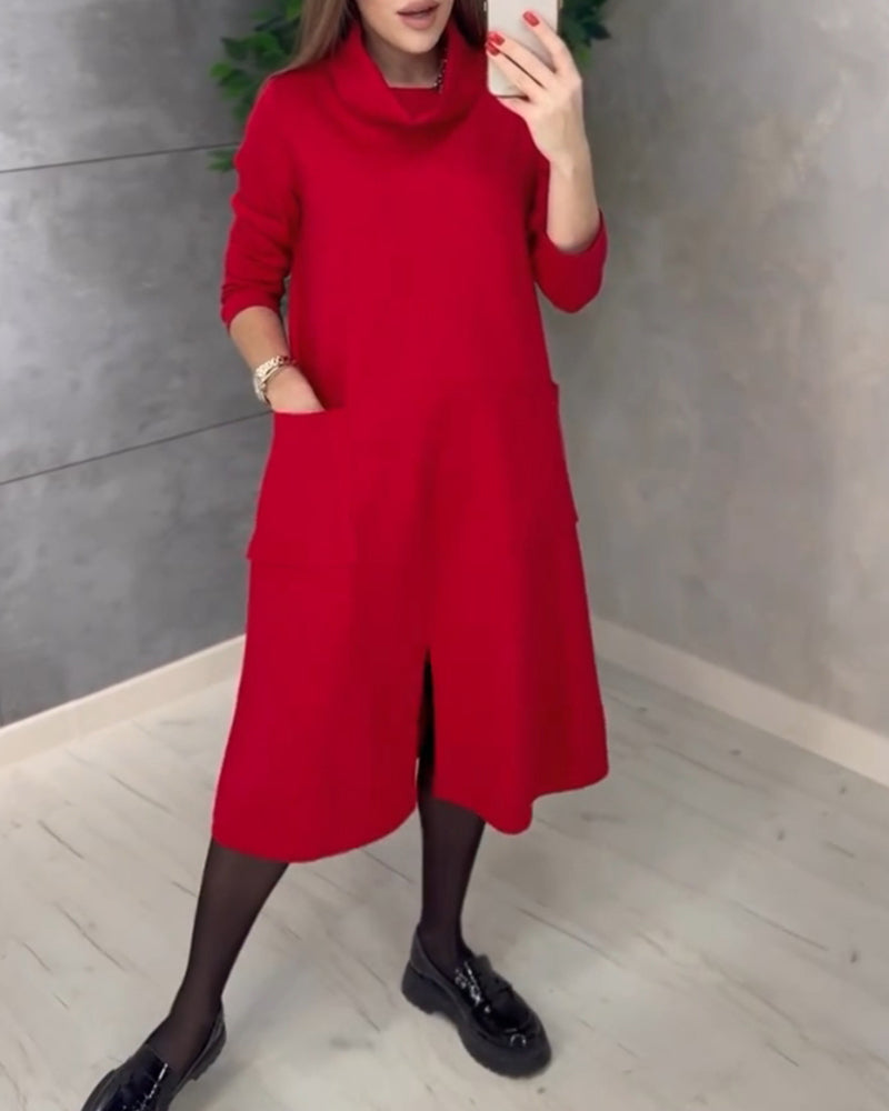 Einfarbiges Kleid mit Rollkragen und Taschen