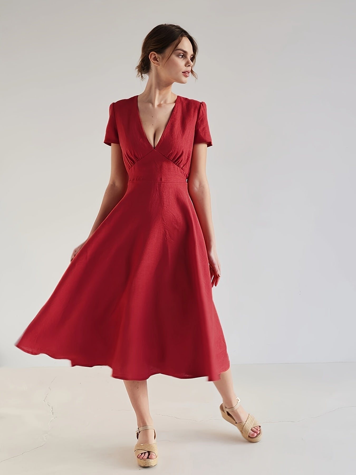 Rotes Midikleid mit V-Ausschnitt - Clara