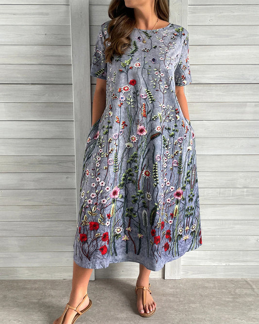 Kleid mit Rundhalsausschnitt und Tasche und Blumenmuster