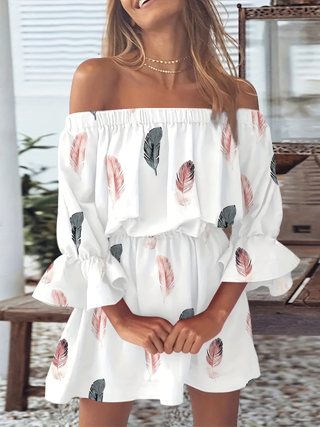 Weißes Federzauber - Off-Shoulder Boho Kleid