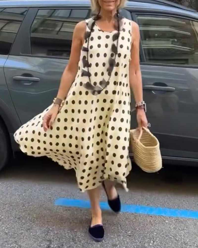 Lässiges ärmelloses kleid mit polka dot-print und rundhalsausschnitt