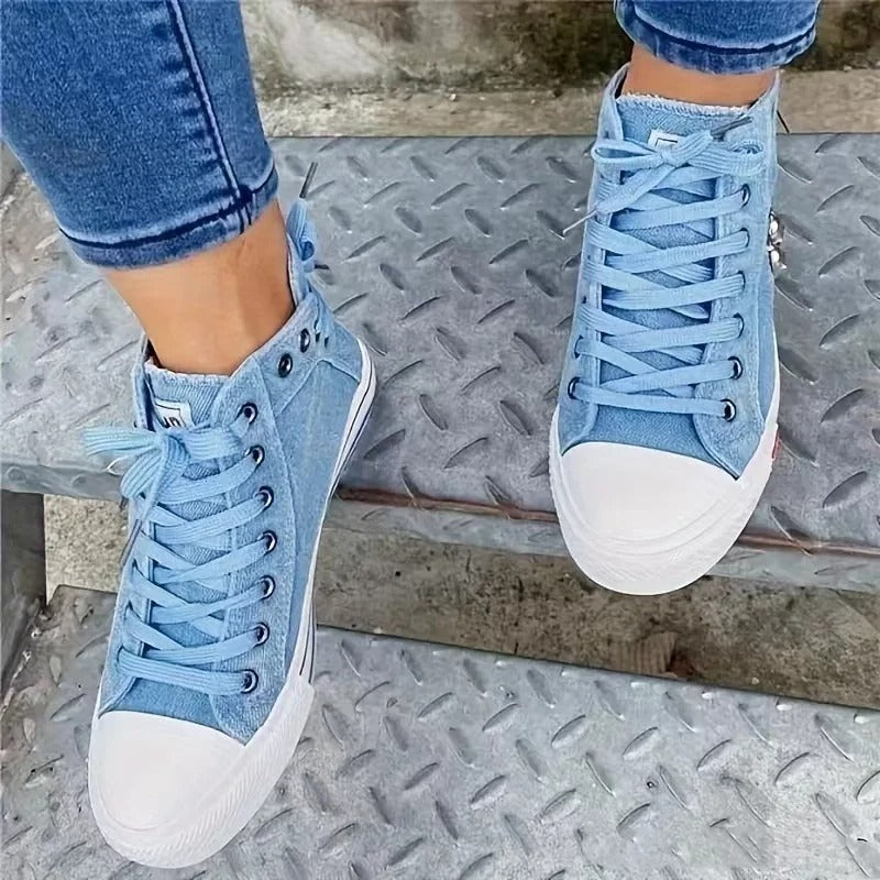 Urbaner Trend-Sneaker – Jeans-Look & Zipper