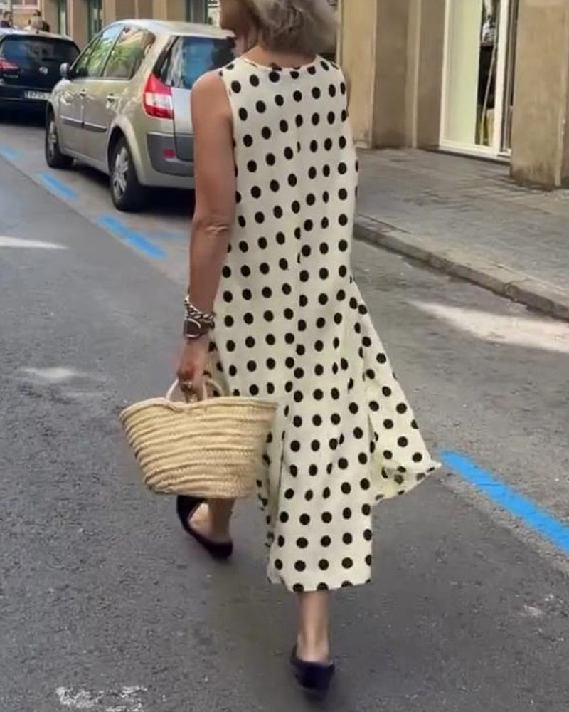 Lässiges ärmelloses kleid mit polka dot-print und rundhalsausschnitt