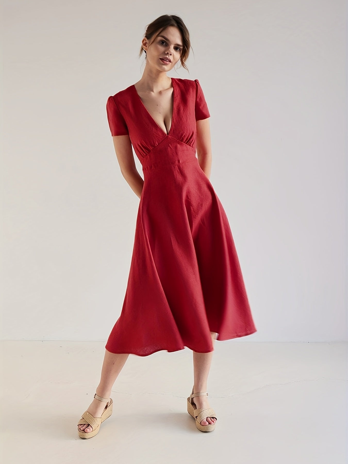 Rotes Midikleid mit V-Ausschnitt - Clara